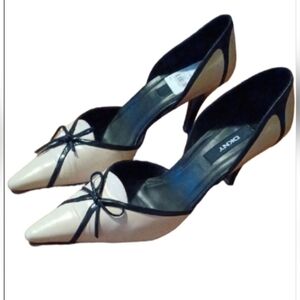^ DKNY Women's Black and Cream Heels